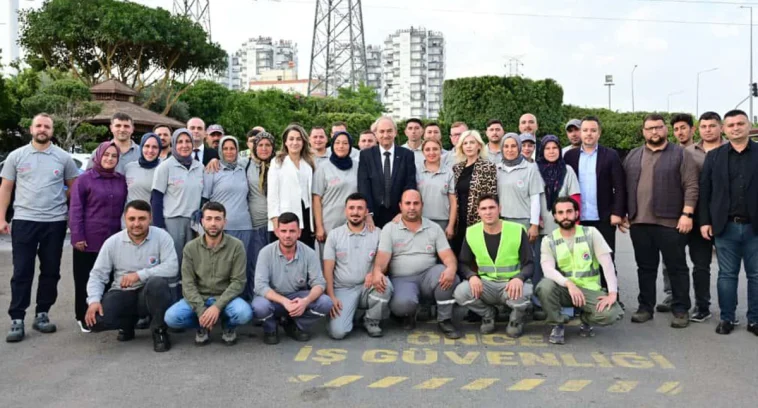 Kepez'de sezonluk işçilere belediyede daimi iş müjdesi
