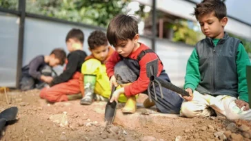 Konyaaltı'nda kreşte sebze Ekim şenliği