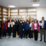 Konyaaltı'ndan okul kütüphanesine kitap desteği