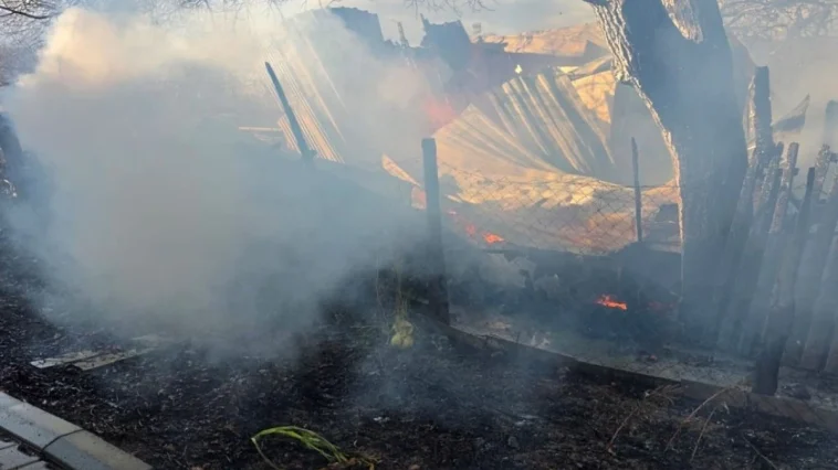 Korkuteli'nde yanan ev kullanılamaz hale geldi