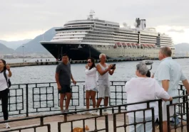 Kruvaziyerle 1878 turist Alanya'ya geldi
