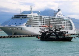 Kruvaziyerle 677 turist Alanya’ya geldi