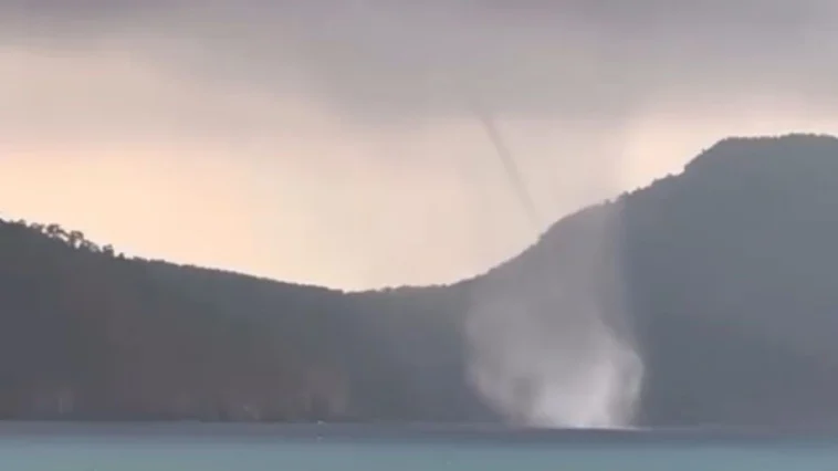 Kumluca ve Alanya’da denizde hortum paniği