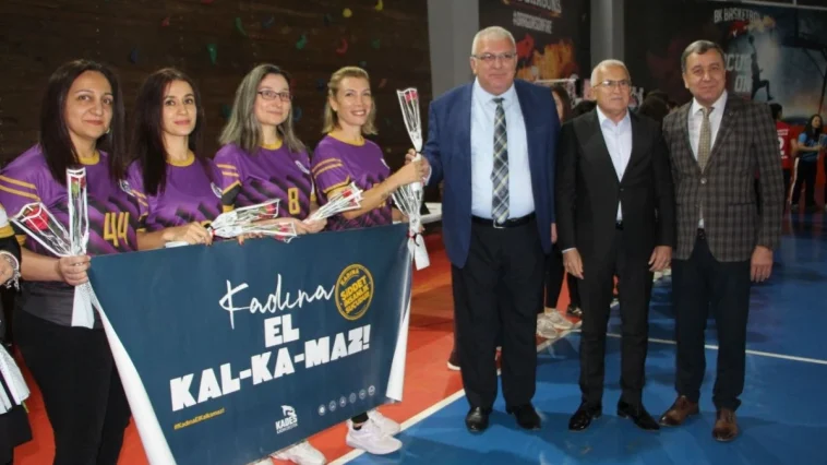 Kumluca'da kadın öğretmenler arası voleybol turnuvası