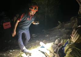 Kumluca'nın dağlık alanında yaralanan turist, 5,5 saatte kurtarıldı