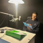 Liseliler görme engelliler için sesli kitap üretiyor