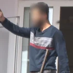 Madde bağımlısı balkonu ateşe verdi, polis güçlükle zapt etti