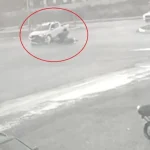 Manavgat’ta kamyonetle çarpışan motosiklet sürücüsü metrelerce sürüklendi