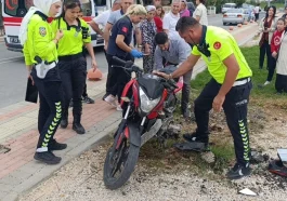 Manavgat'ta otomobil ile motosiklet çarpıştı: 2 yaralı