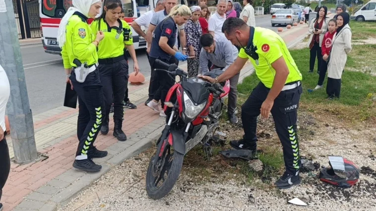 Manavgat'ta otomobil ile motosiklet çarpıştı: 2 yaralı