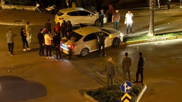 Manavgat'ta otomobiller çarpıştı: 3 yaralı