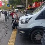 Manavgat’ta PTT minibüsleri engelli yolunu kapattı