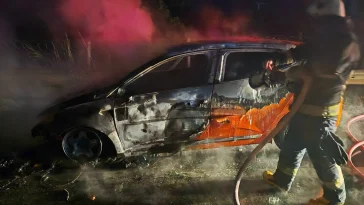 Manavgat'ta seyir halindeki araç alev alev yandı