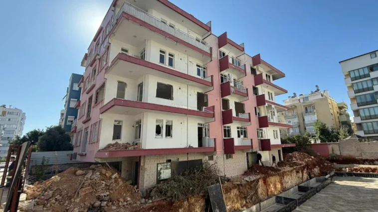 Metruk binadaki yangında erkek cesedi çıktı