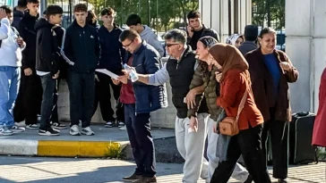 Motosiklet kazasında ölen Batuhan'ın cenazesini gözyaşları içinde aldılar