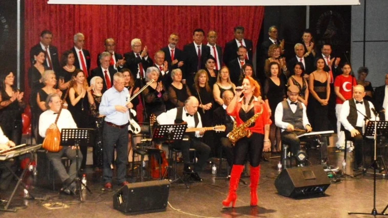 Müzikseverler nostalji şarkı ve türkülerle coştu