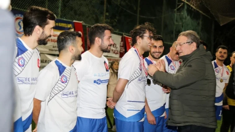 Sağlıkçılar sağlık için yeşil sahaya indi