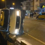 Serik’te ticari taksi ile kamyonet çarpıştı: 2 yaralı