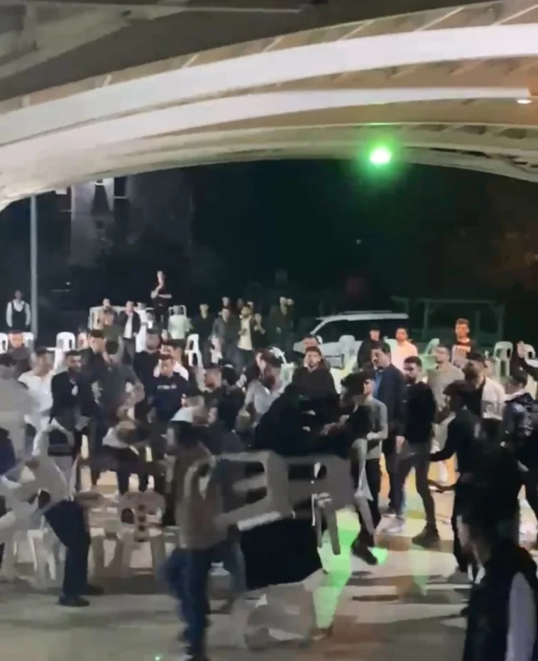 Serik'teki düğünde sandalyeler havada uçuştu