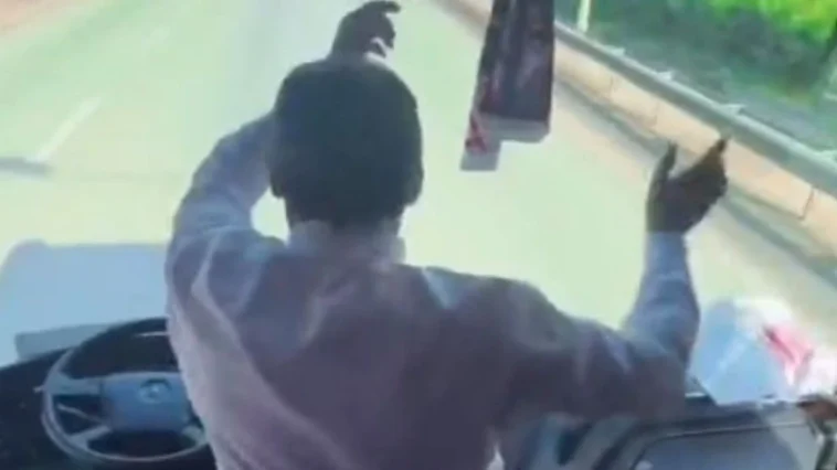 Taraftar otobüsünde tepki çeken anlar