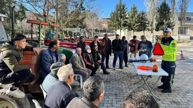 Traktör ve motosiklet sürücülerine trafik güvenliği eğitimi