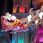 Uçan Noel Baba gösterisi turistleri büyüledi