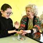 Yaşlı evlerinde torunlarla iletişim ve empati çalışmaları yapılıyor