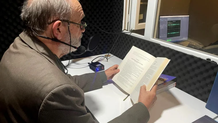 Yazar ve şairler gönüllü okuyucu oldu