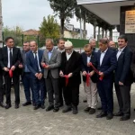 Yıkılan okulun duvarı ve çeşmesi yeniden yapıldı