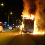 Yüzlerce elektronik eşya yangında kül oldu