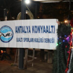 Antalya’da yeni yıl denizde karşılandı