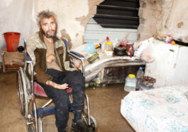 Muşambanın içinde yaşam mücadelesi