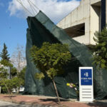 Şiddetli rüzgar inşaat iskelesini uçuracaktı