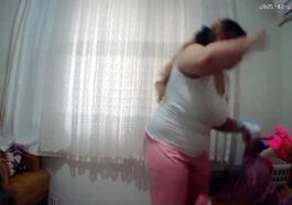 1 yaşındaki bebeğe anne şiddeti kamerada