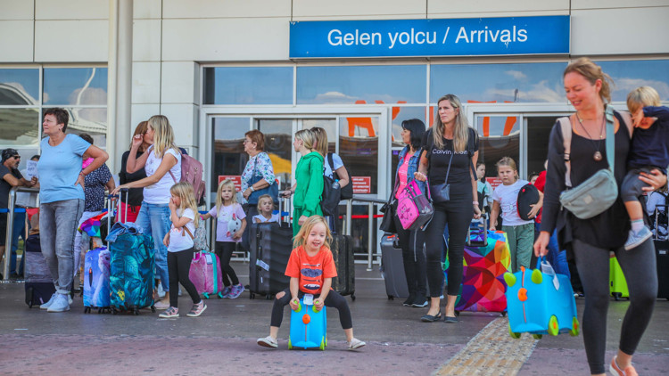 Antalya’ya hava yoluyla gelen turistte 17 milyon rekoru