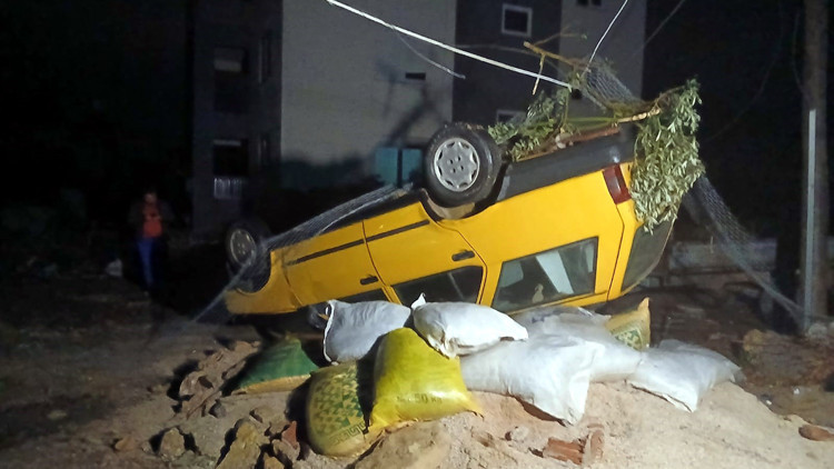 Antalya’da hortum; çatılar uçtu, seralar ve araçlar zarar gördü