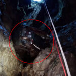 Keşif için girdikleri mağarada hurda otomobille karşılaştılar