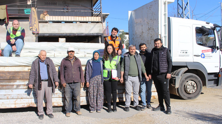 Büyükşehir Belediyesinden hortumdan zarar gören üreticiye destek