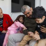 Dede ile 3 torunu, yeni yuvalarına kavuştu