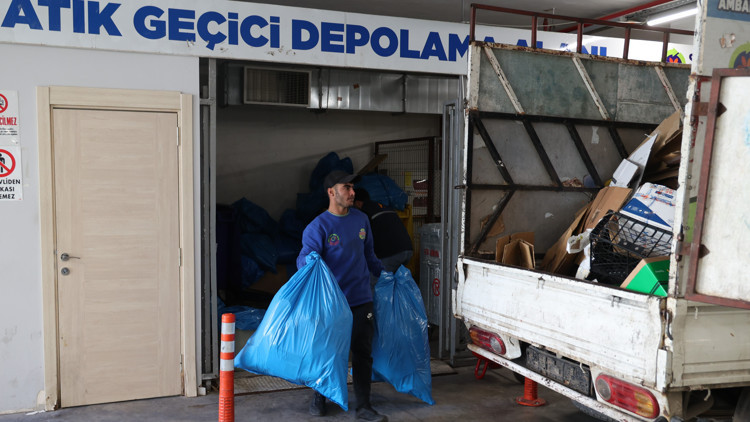 Ayrıştırılabilir kurumsal atıklar geri dönüşüme kazandırılıyor