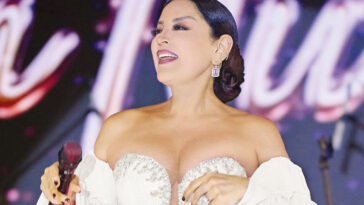 AŞkın Nur Yengi beyazlar içinde