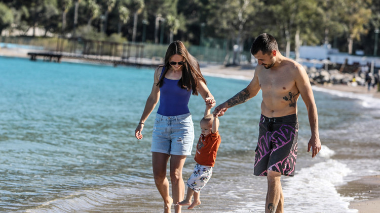 Kemer, 2025te nüfusunun 90 katını ağırladı