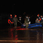 Antalyada tarım alanlarını su bastı; mahsur kalanlar, iş makinesi ve botlarla kurtarıldı