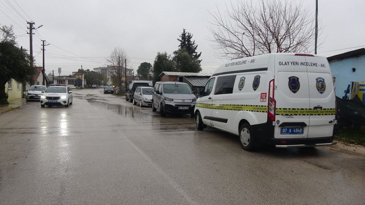 Antalyada müstakil evde şüpheli ölüm