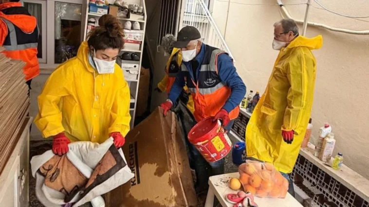 AFAD Gönüllüleri Kemer’de sahada