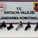 Alanya'da ruhsatsız silah operasyonu