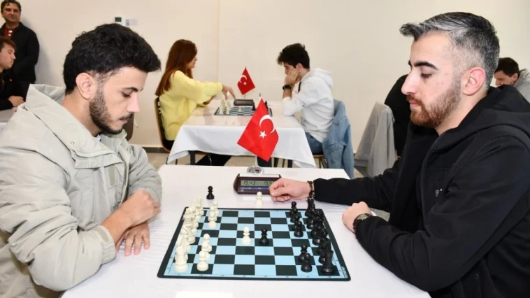 Alanya'da sağlık çalışanları santral turnuvasında yarıştı