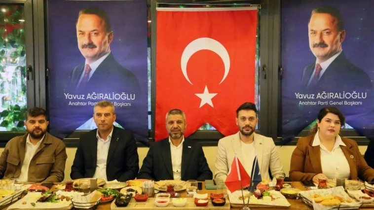Anahtar Parti'den tanıtım toplantısı