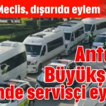 Antalya Büyükşehir önünde servisçi eylemi
