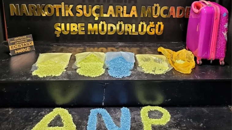 Antalya'da 15 bin uyuşturucu hap ele geçirildi